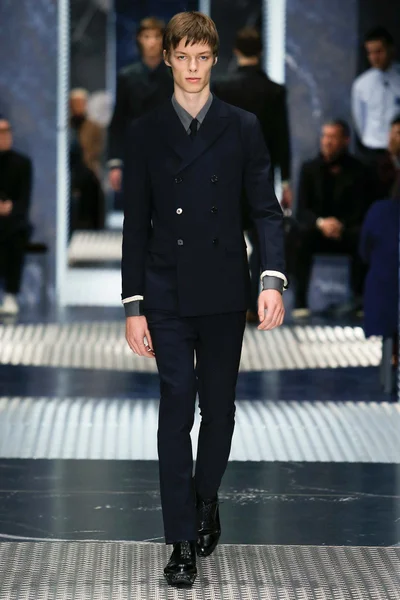 Look 11